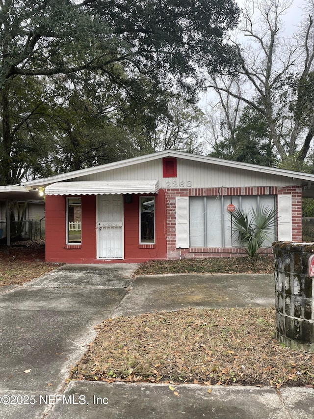 view of front of property