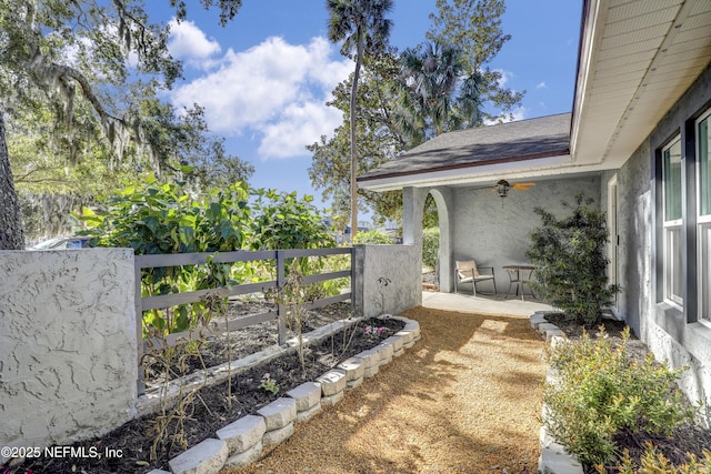 view of yard featuring a patio