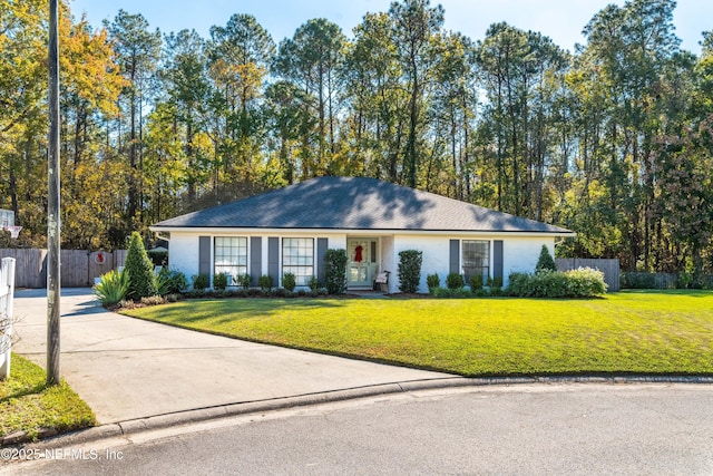 single story home with a front lawn