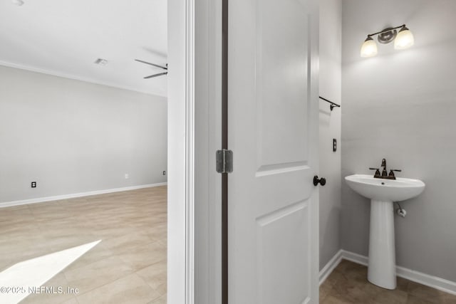 bathroom featuring ceiling fan