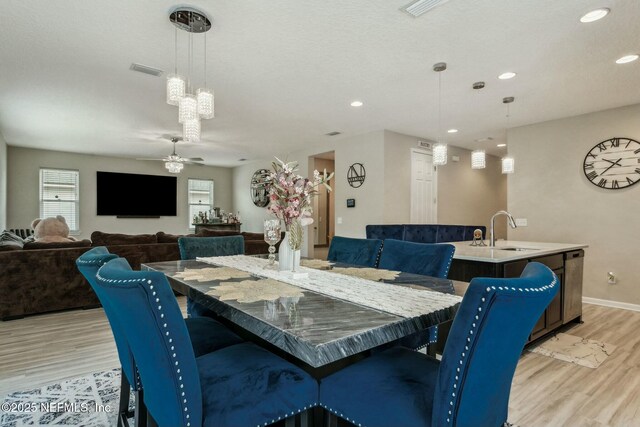 dining room featuring recessed lighting, visible vents, light wood-style flooring, ceiling fan, and baseboards