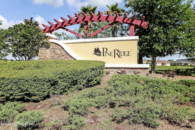 view of community / neighborhood sign