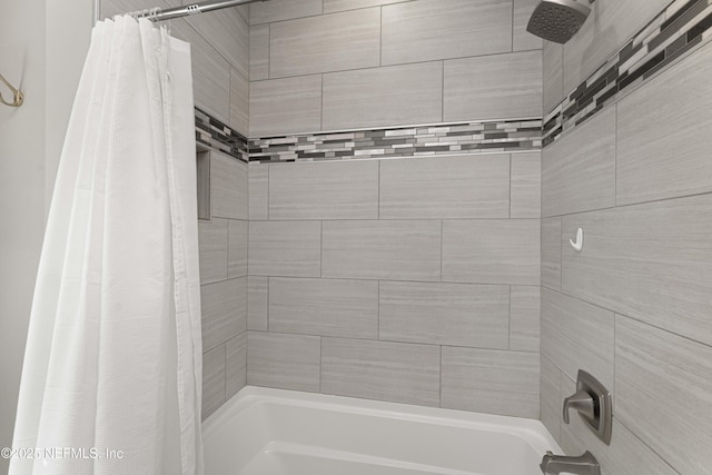 bathroom with shower / tub combo