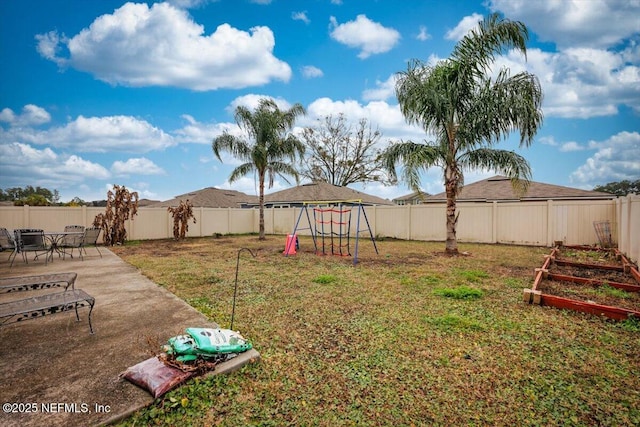 view of yard featuring a patio area