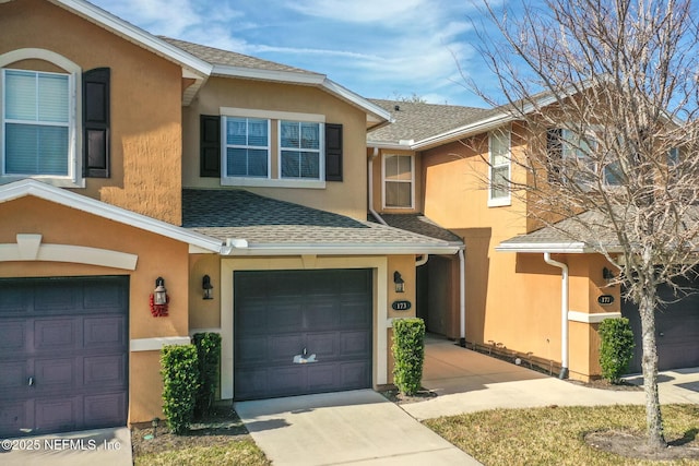 view of front facade featuring a garage