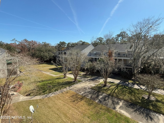 view of front of house with a front lawn