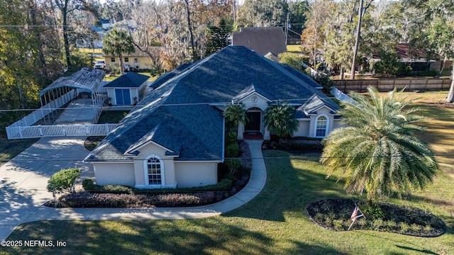 view of front of house with a front lawn