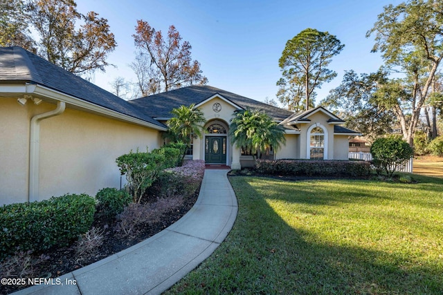 single story home featuring a front lawn