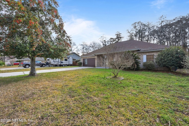 view of front facade with a front yard