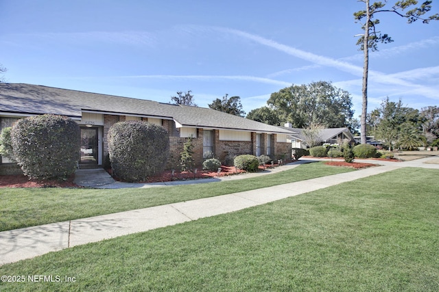 single story home with a front lawn