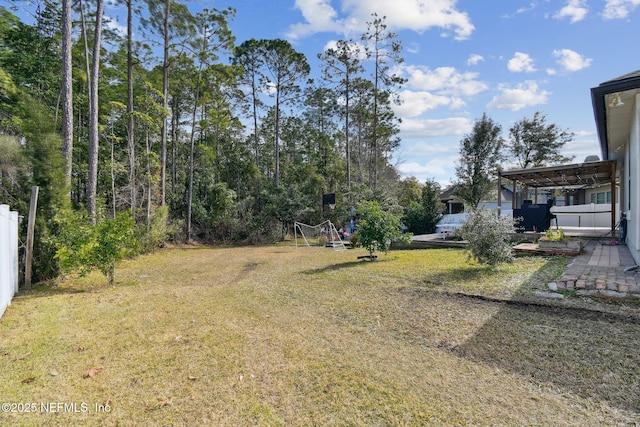 view of yard featuring a pergola