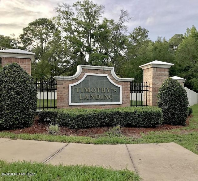 view of community / neighborhood sign