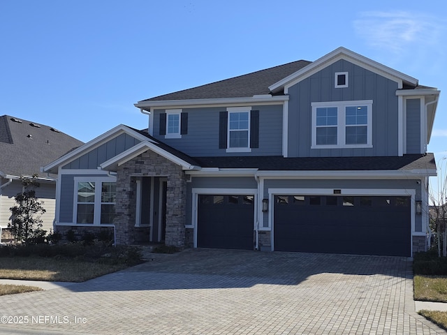 view of front facade featuring a garage