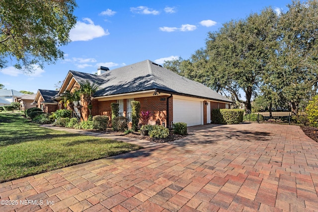 view of front facade featuring a garage and a front lawn