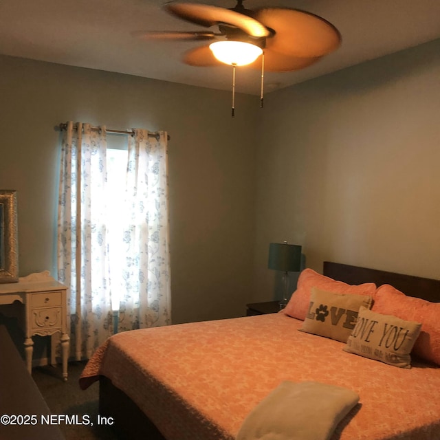 bedroom with ceiling fan