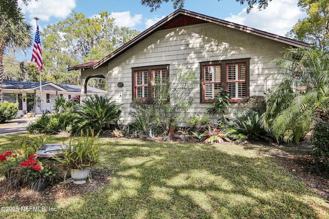 view of front of house with a front lawn