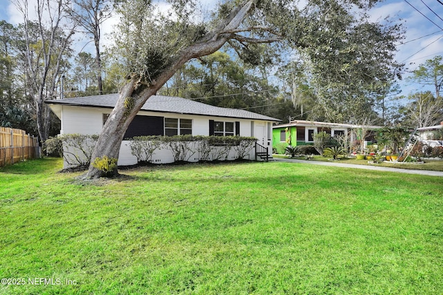 ranch-style house featuring a front lawn