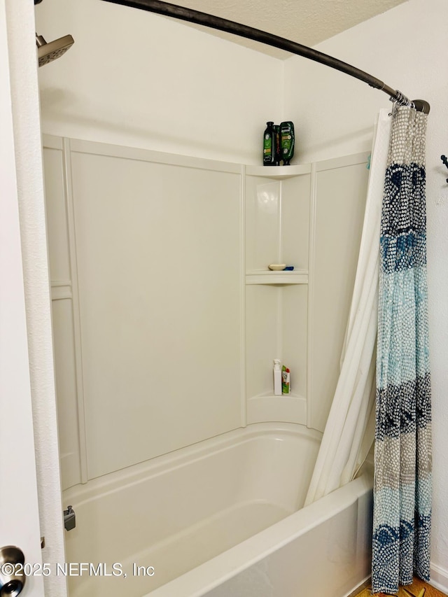 bathroom featuring shower / bath combo