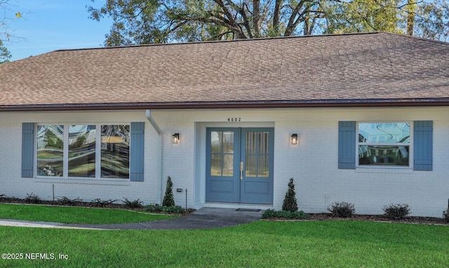 view of front of house with a front yard