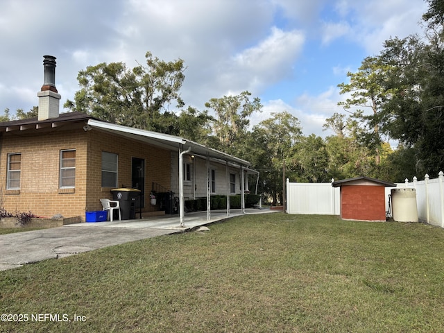 view of yard featuring a shed and a carport