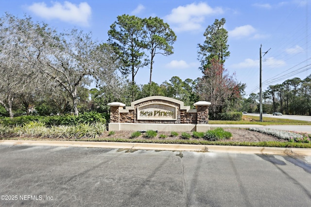 view of community / neighborhood sign