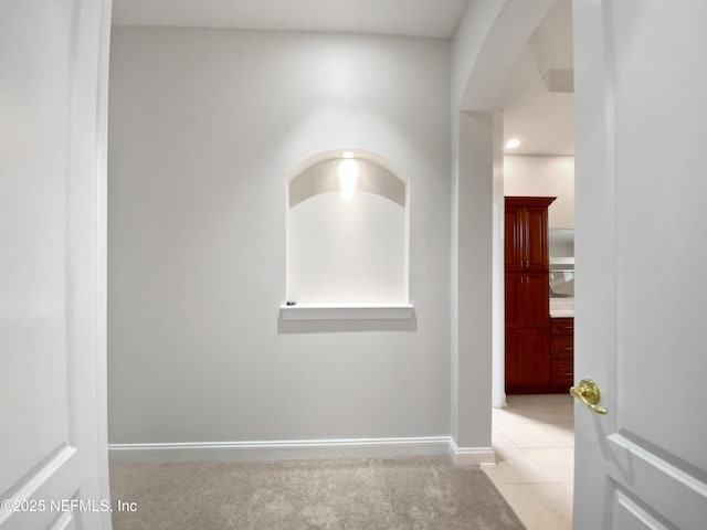 unfurnished room featuring light tile patterned floors