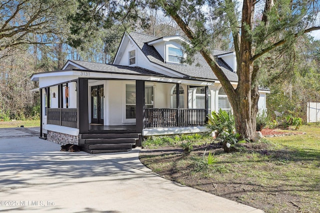 view of front facade featuring a porch