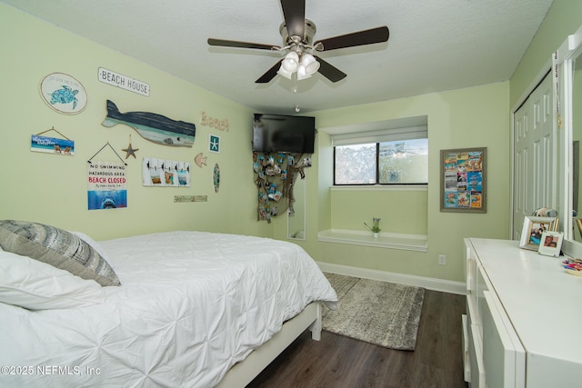 bedroom featuring ceiling fan, dark hardwood / wood-style flooring, a closet, and a textured ceiling