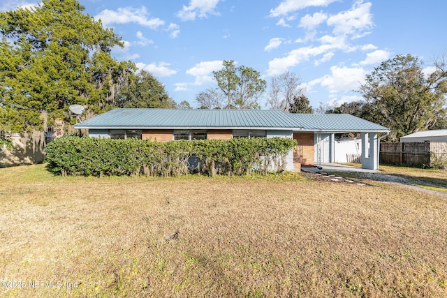 single story home with a front yard