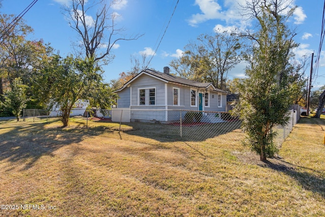 view of front of property with a front lawn