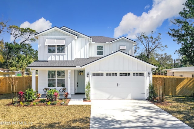 view of front of house with covered porch and a front lawn