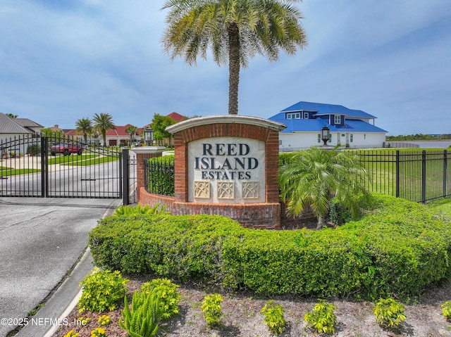 view of community / neighborhood sign