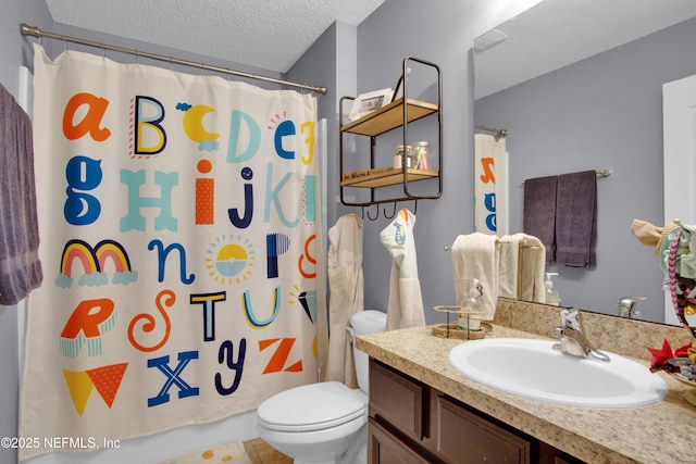 bathroom featuring vanity, toilet, a textured ceiling, and a shower with shower curtain