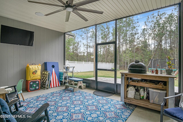 sunroom featuring ceiling fan