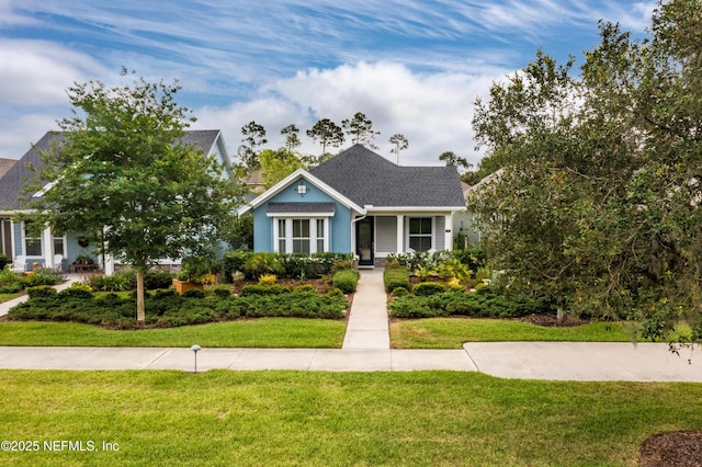 view of front of home featuring a front yard