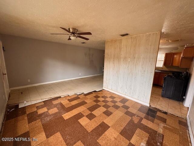 spare room featuring ceiling fan and a textured ceiling