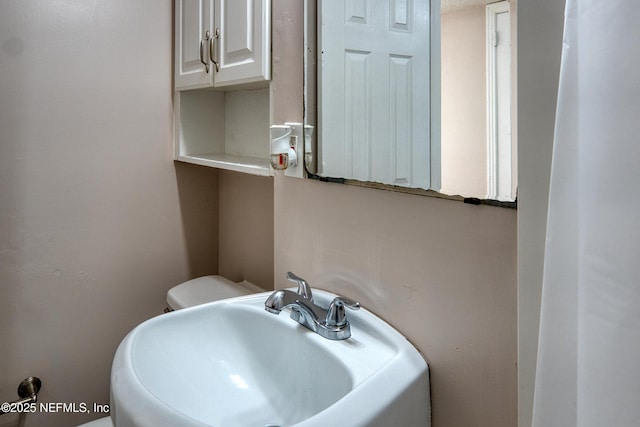 bathroom with sink