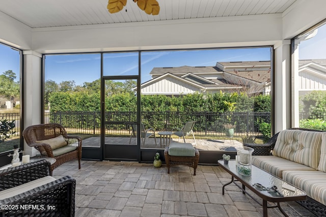 sunroom with ceiling fan