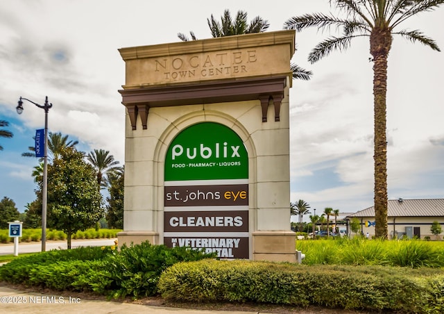 view of community / neighborhood sign