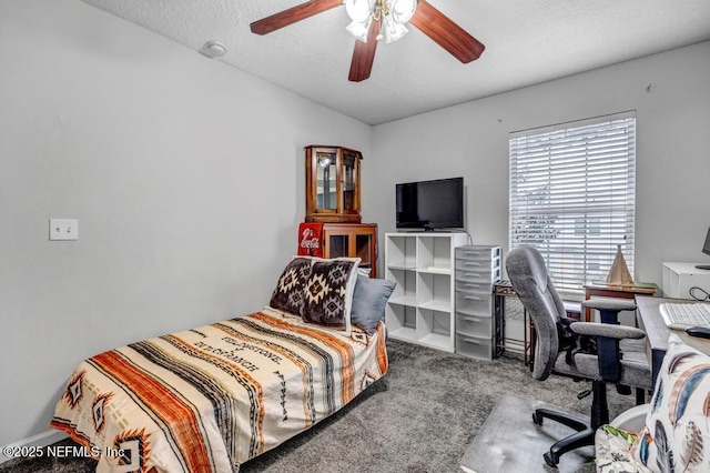 bedroom featuring a textured ceiling, carpet floors, and ceiling fan