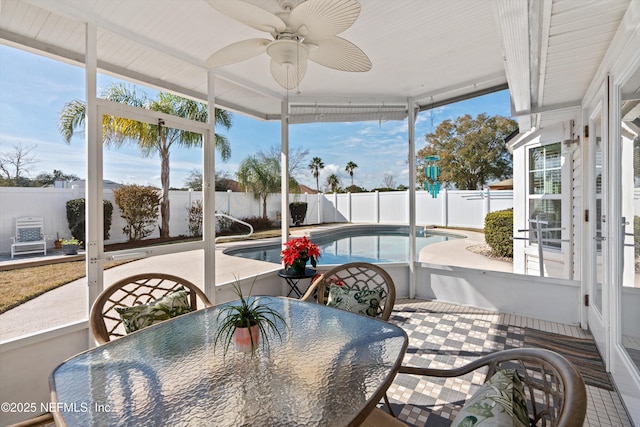 sunroom / solarium with ceiling fan