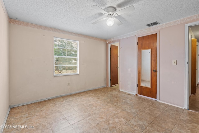 unfurnished room featuring a textured ceiling and ceiling fan