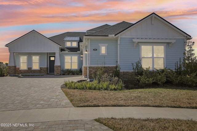 view of front of home featuring a yard