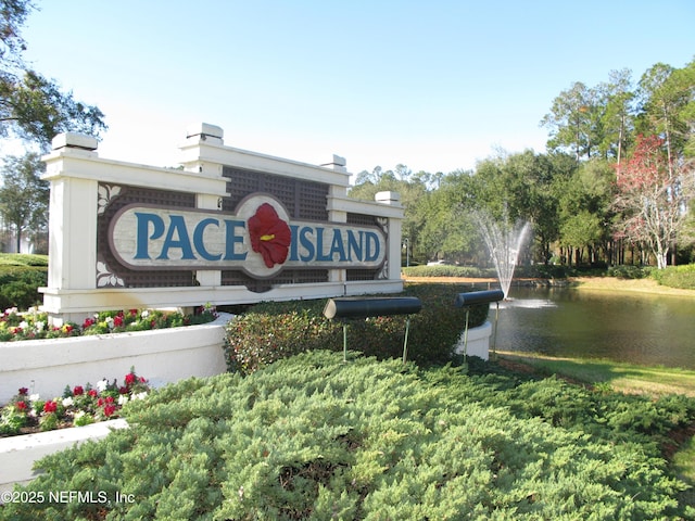 community / neighborhood sign featuring a water view