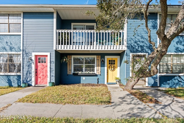 townhome / multi-family property featuring a balcony