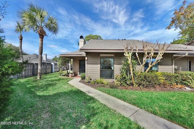 view of front of home featuring a front yard