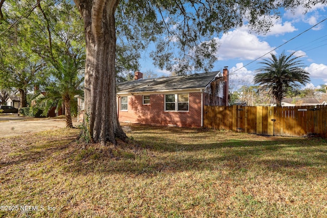 exterior space featuring a front lawn