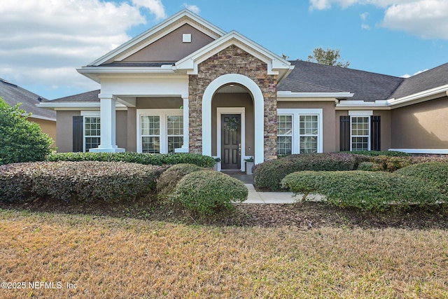 view of front of house with a front lawn