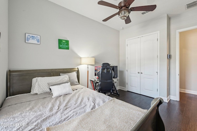 bedroom with ceiling fan, dark hardwood / wood-style flooring, and a closet