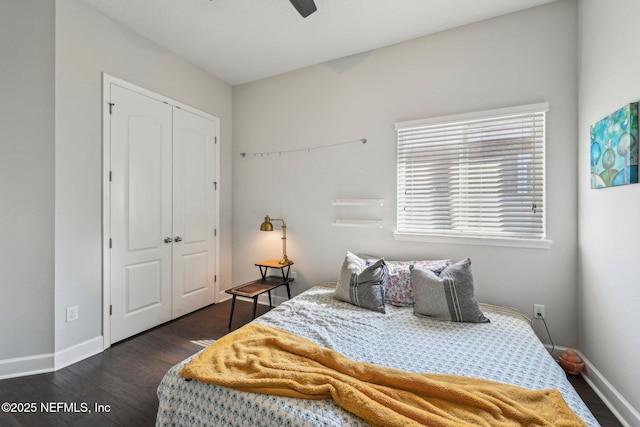 bedroom featuring dark hardwood / wood-style floors, ceiling fan, and a closet